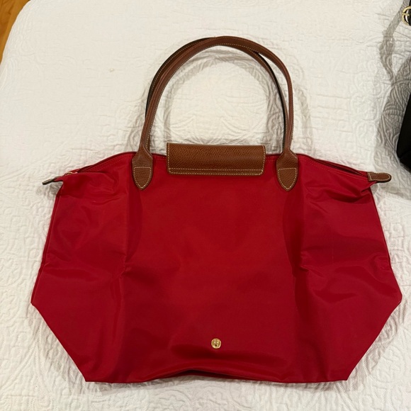 Red Longchamp Le Pliage Medium with Long Handles - Picture 4 of 4
